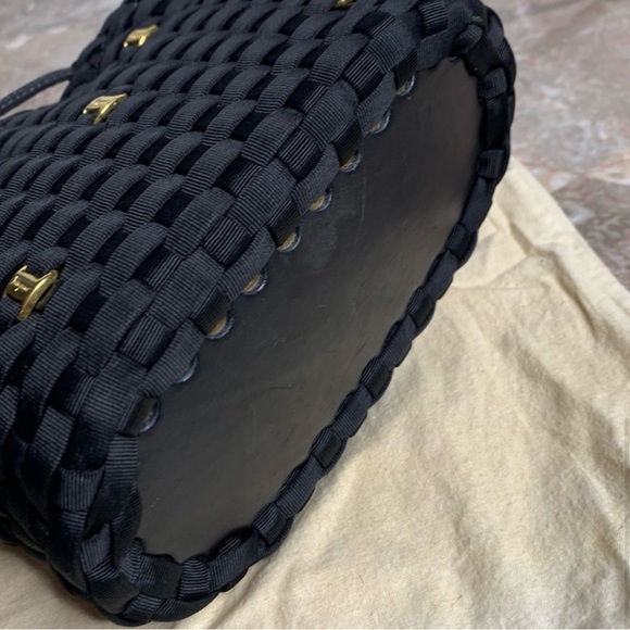 Authentic vintage Salvatore Ferragamo black bucket crossbody bag - Picture 4 of 9